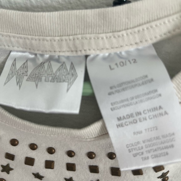 Def Leppard Graphic Tee and Black Pants Set - Picture 2 of 9